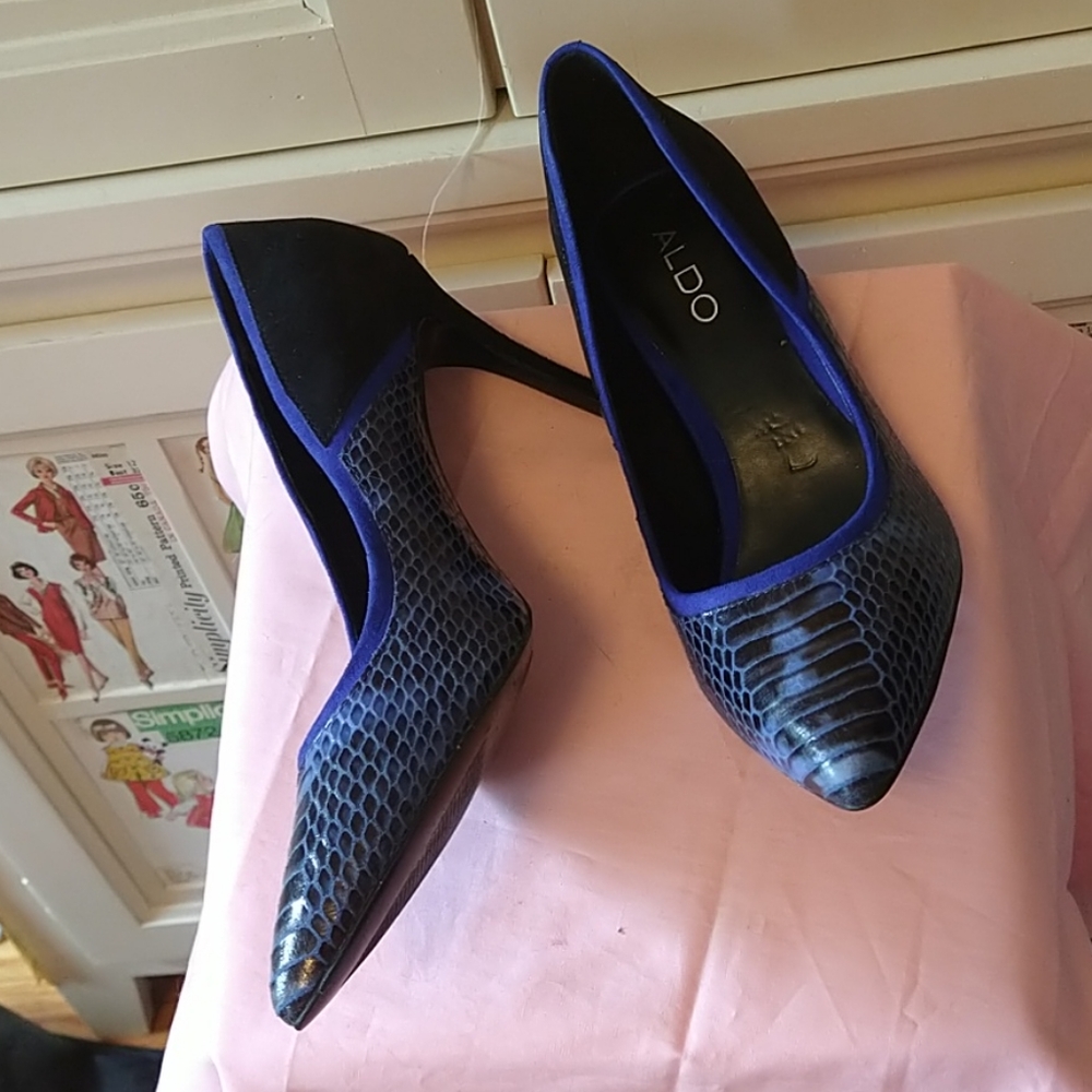 Aldo blue and black heeled pumps Sz 7.5